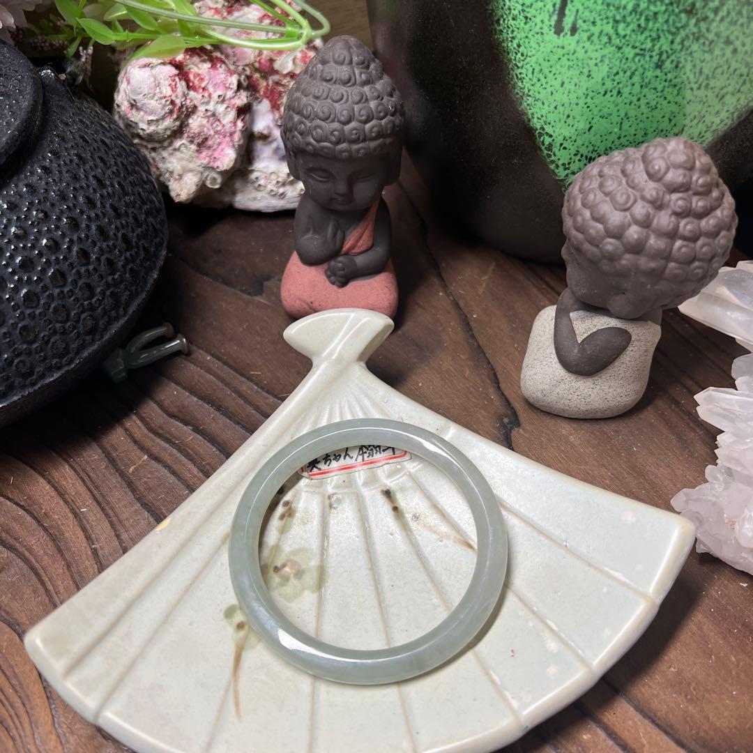 本翡翠、お買い得、氷糯種入門シルバーグリーン細身、丸型バングル　〜55.5