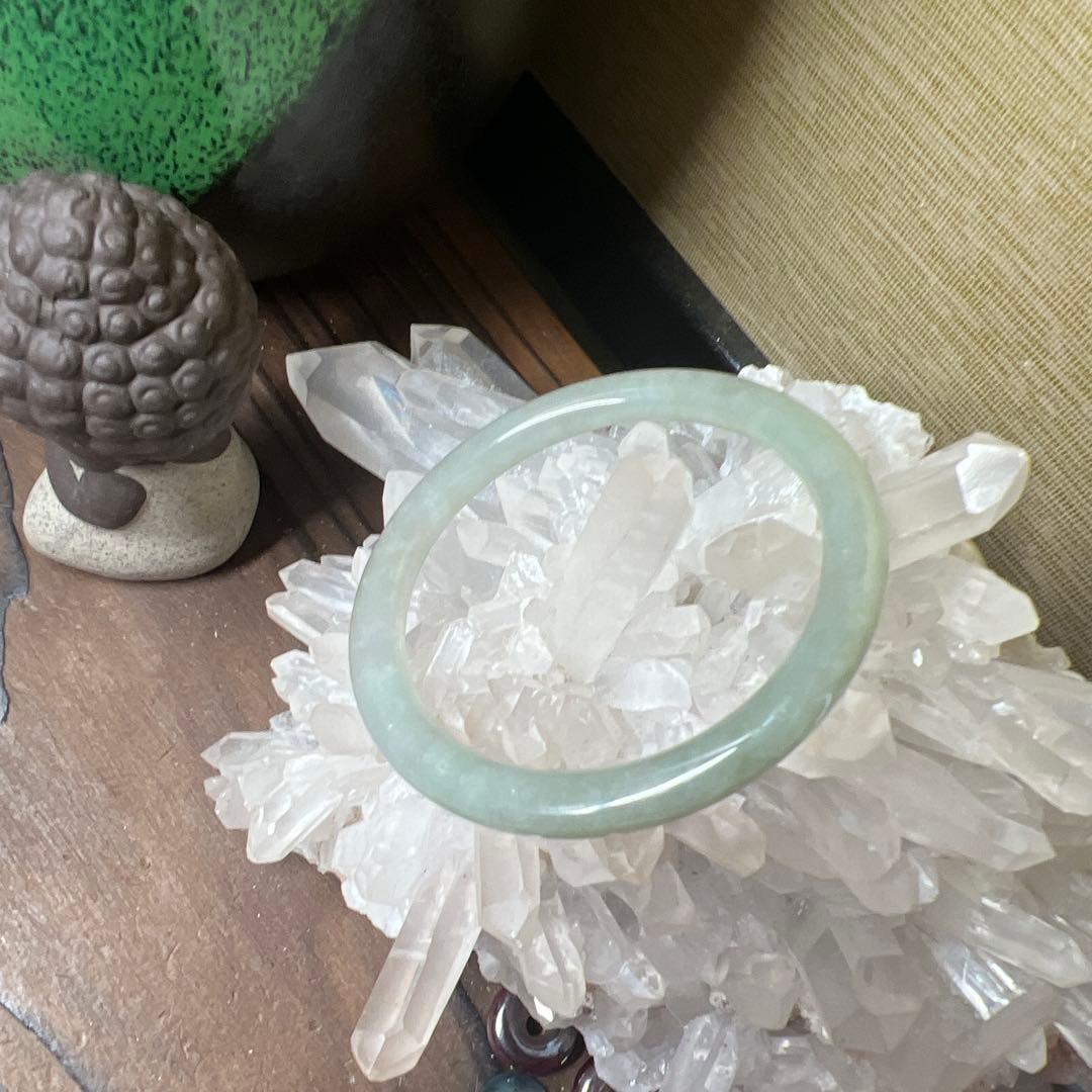 本翡翠、お買い得、氷糯種入門シルバーグリーン細身、丸型バングル　〜55.5