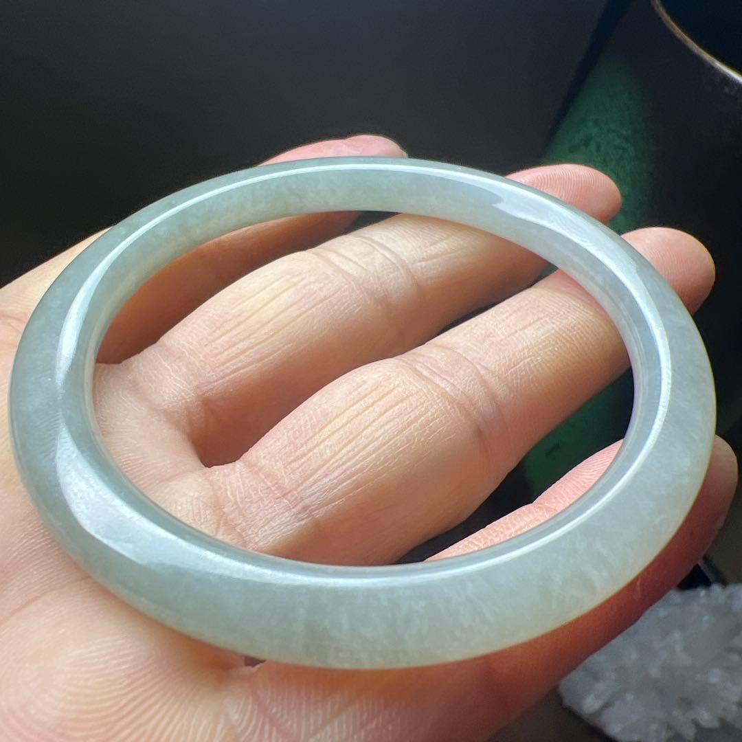 本翡翠、お買い得、氷糯種入門シルバーグリーン細身、丸型バングル　〜55.5