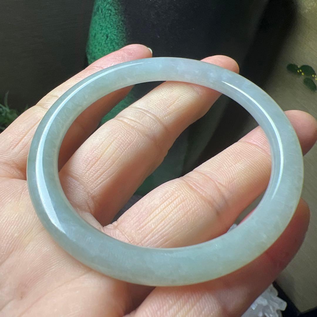 本翡翠、お買い得、氷糯種入門シルバーグリーン細身、丸型バングル　〜55.5