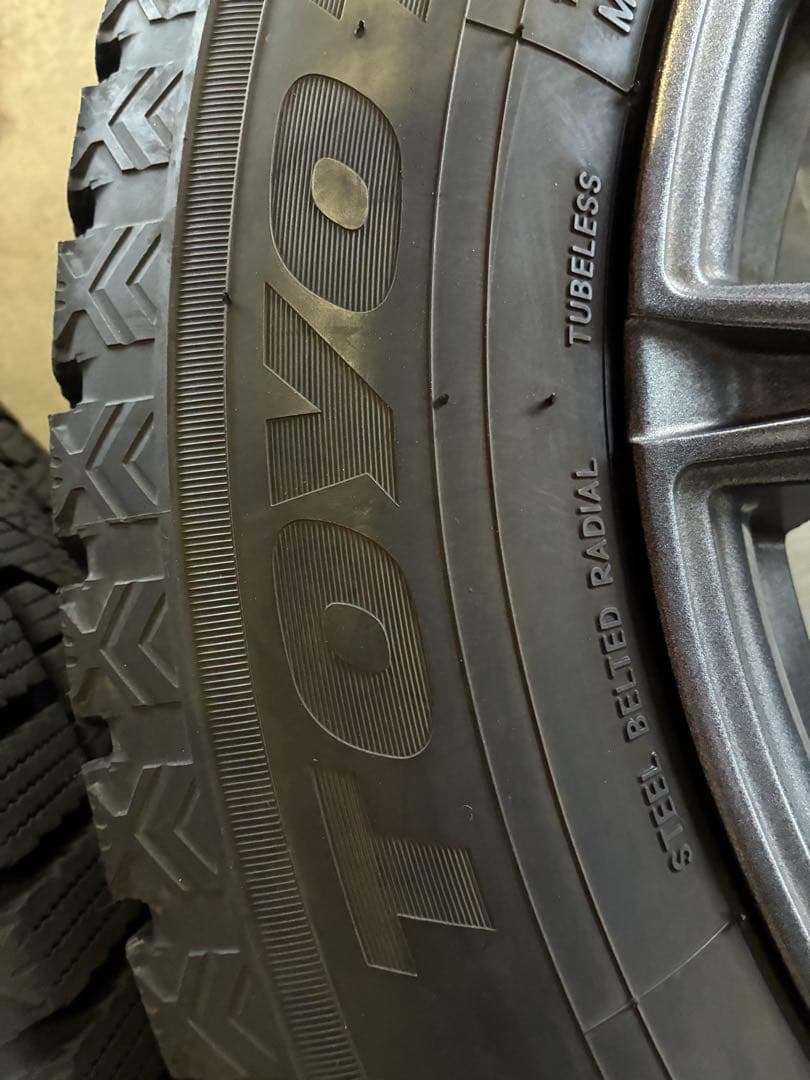 TOYOタイヤスダッドレス　195 65/16R ホイールセット