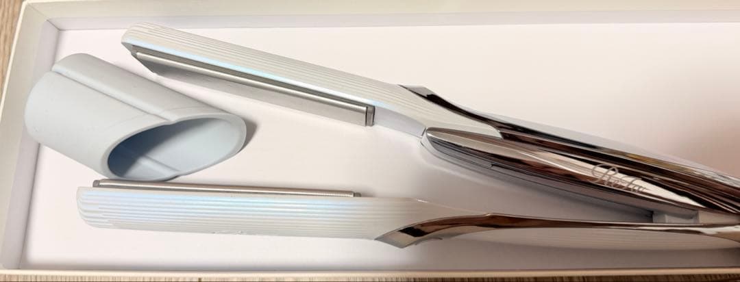 美品　リファビューテックストレートアイロン