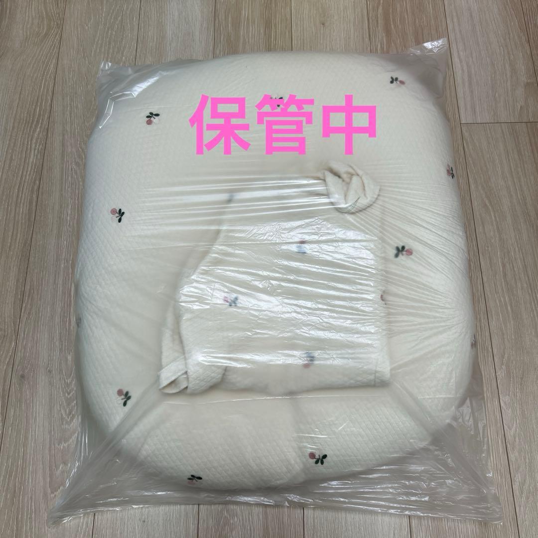 ロトトクッション(吐き戻し防止・背中スイッチ予防)ツートンチェリー柄