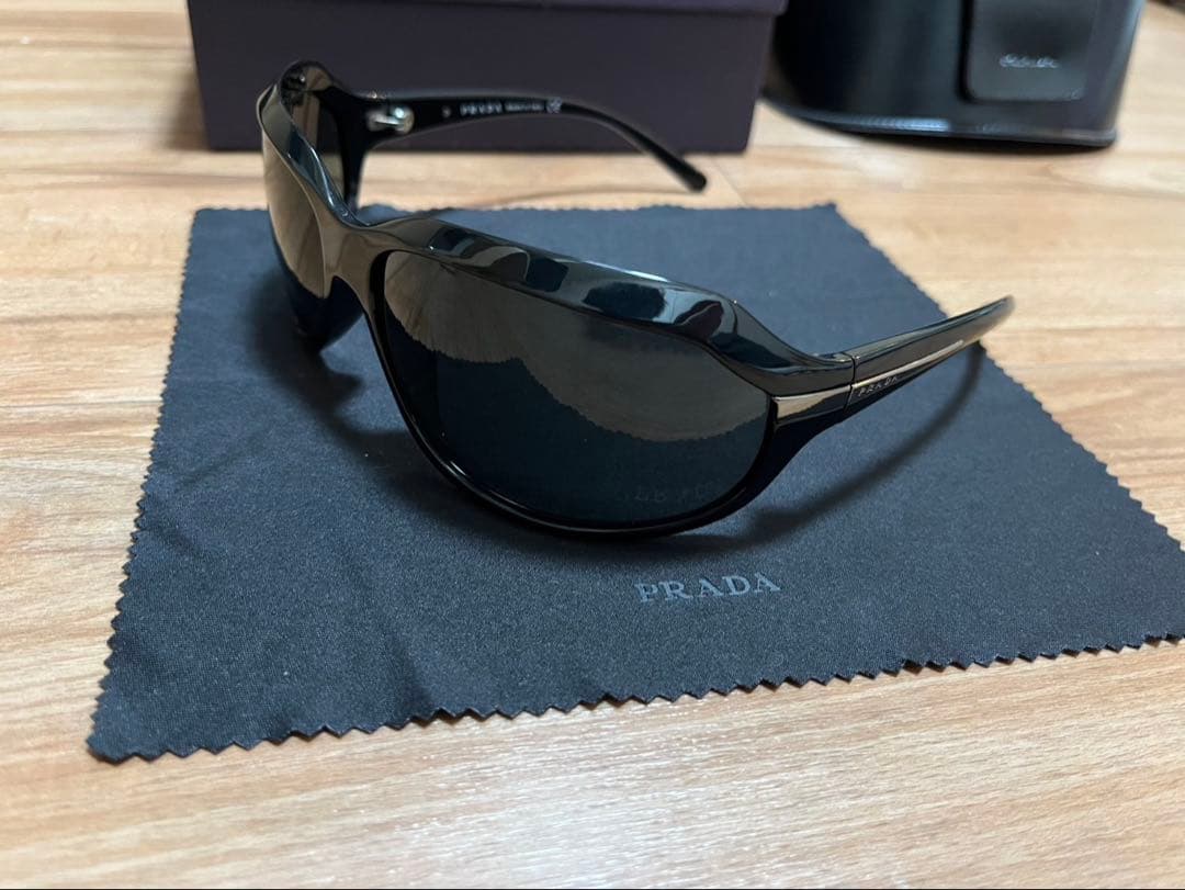 希少PRADA ブラック サングラス ケース付き
