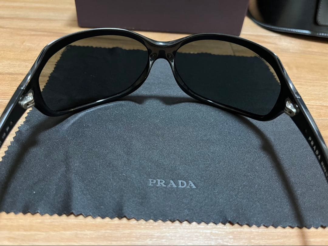 希少PRADA ブラック サングラス ケース付き