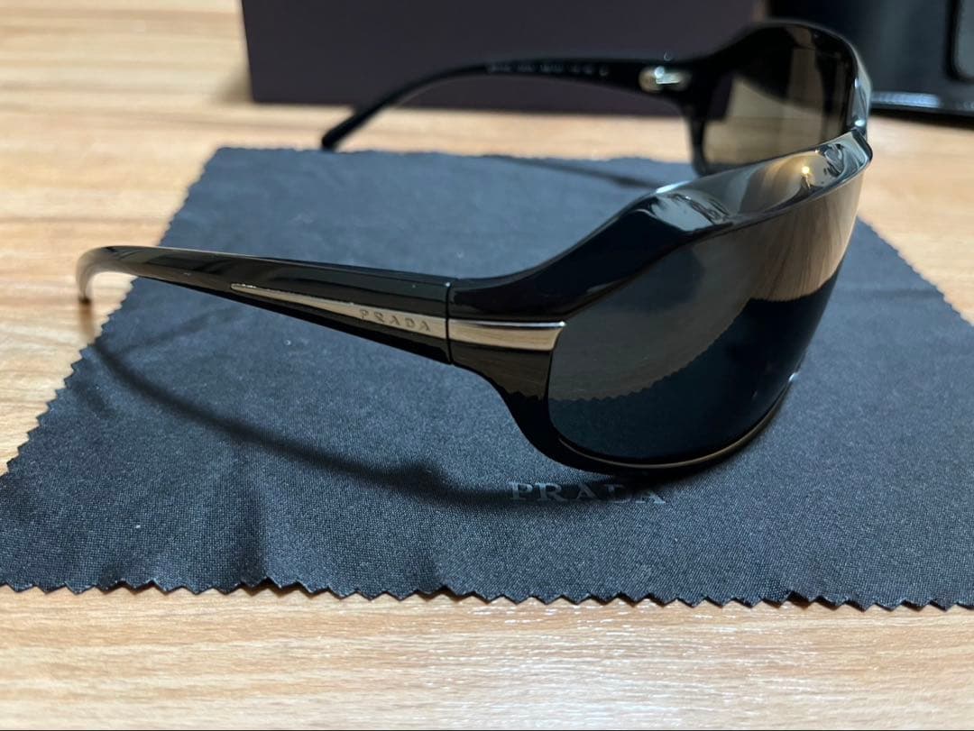 希少PRADA ブラック サングラス ケース付き