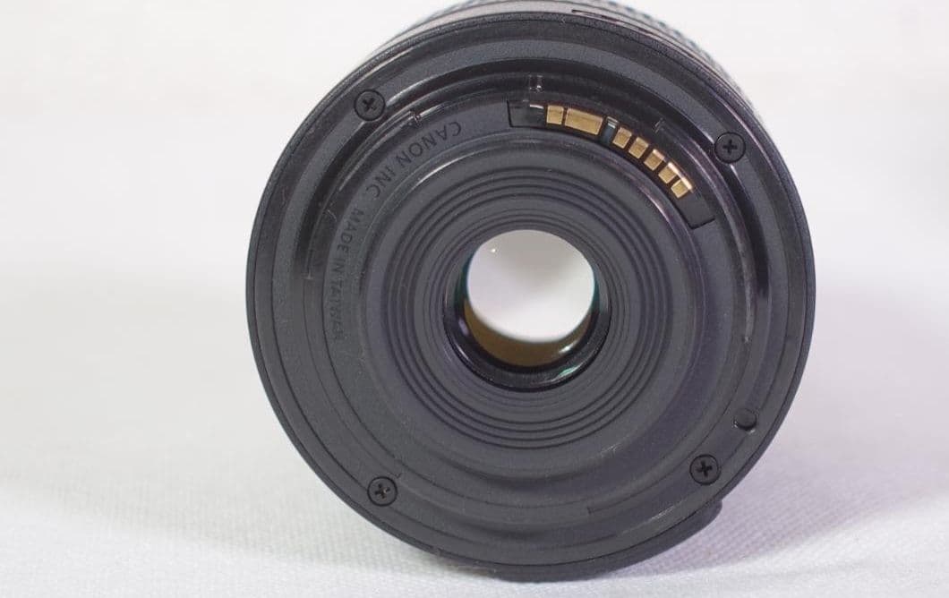 Canon EOS KISS X80 デジタル一眼レフカメラ ジャンク品