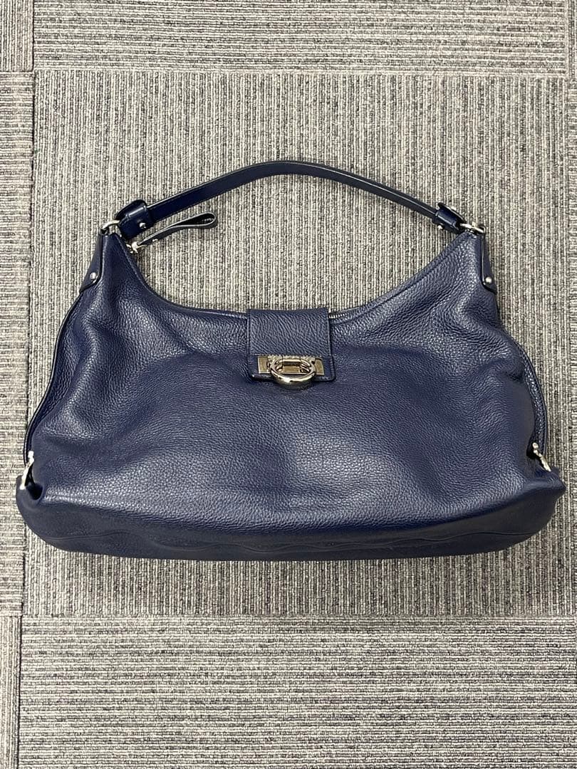 サルヴァトーレ フェラガモ ガンチーニ レザー ワンショルダーバッグ 美品