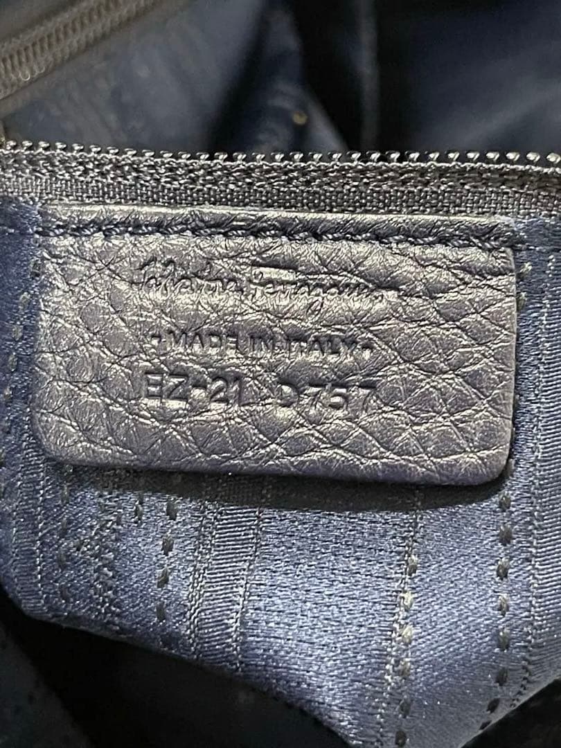 サルヴァトーレ フェラガモ ガンチーニ レザー ワンショルダーバッグ 美品