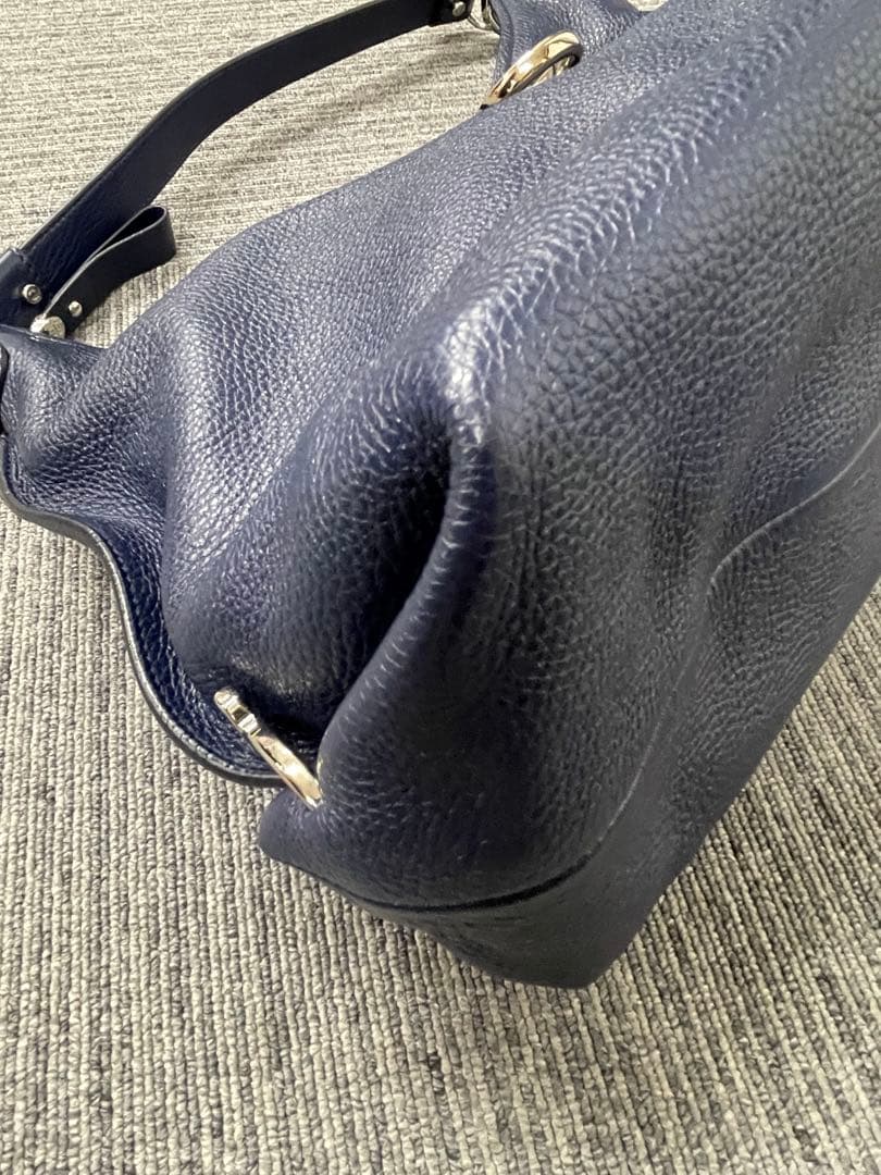 サルヴァトーレ フェラガモ ガンチーニ レザー ワンショルダーバッグ 美品