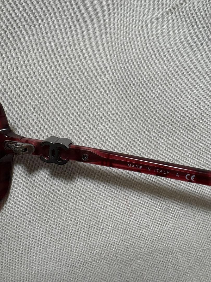 CHANEL 赤 スクエア サングラス ケース付き