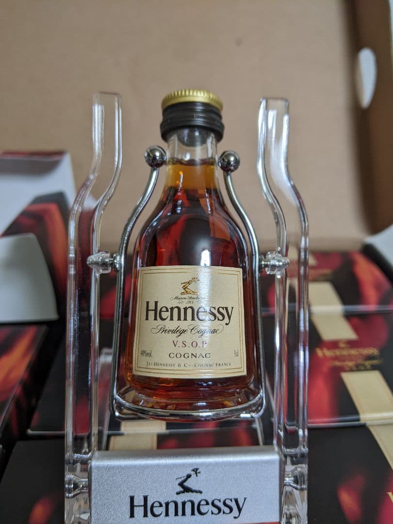 Hennessy V.S.O.Pプリビレッジ 特製スイングミニチュアボトル