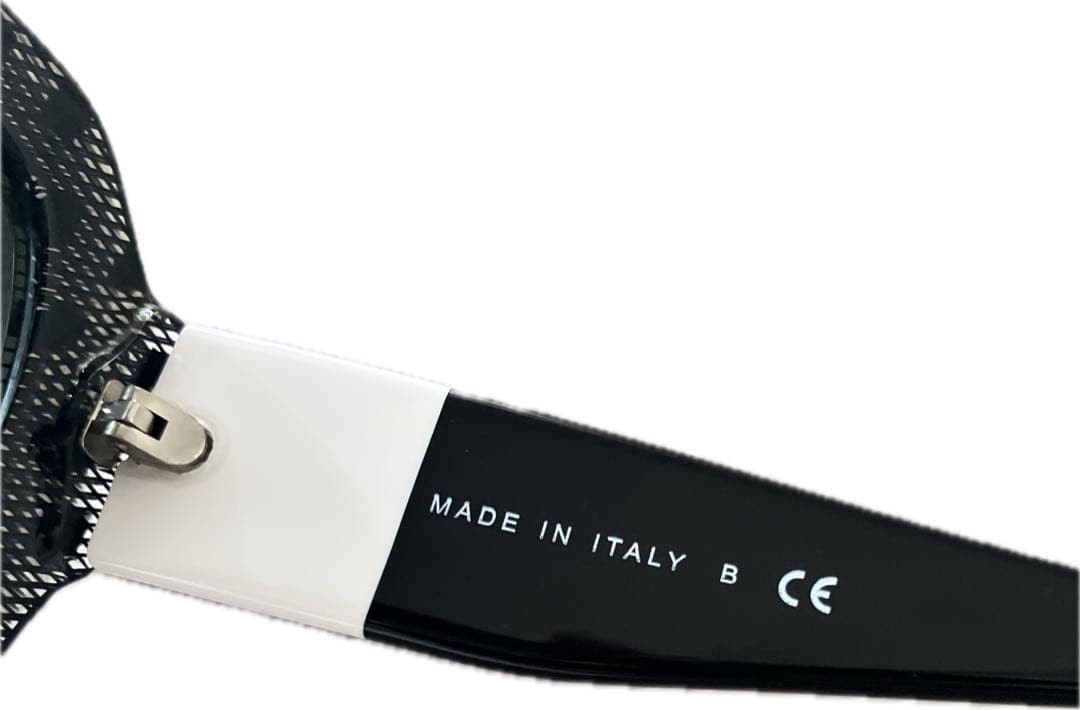 CHANEL ラウンド型サングラス ブラック×ホワイト