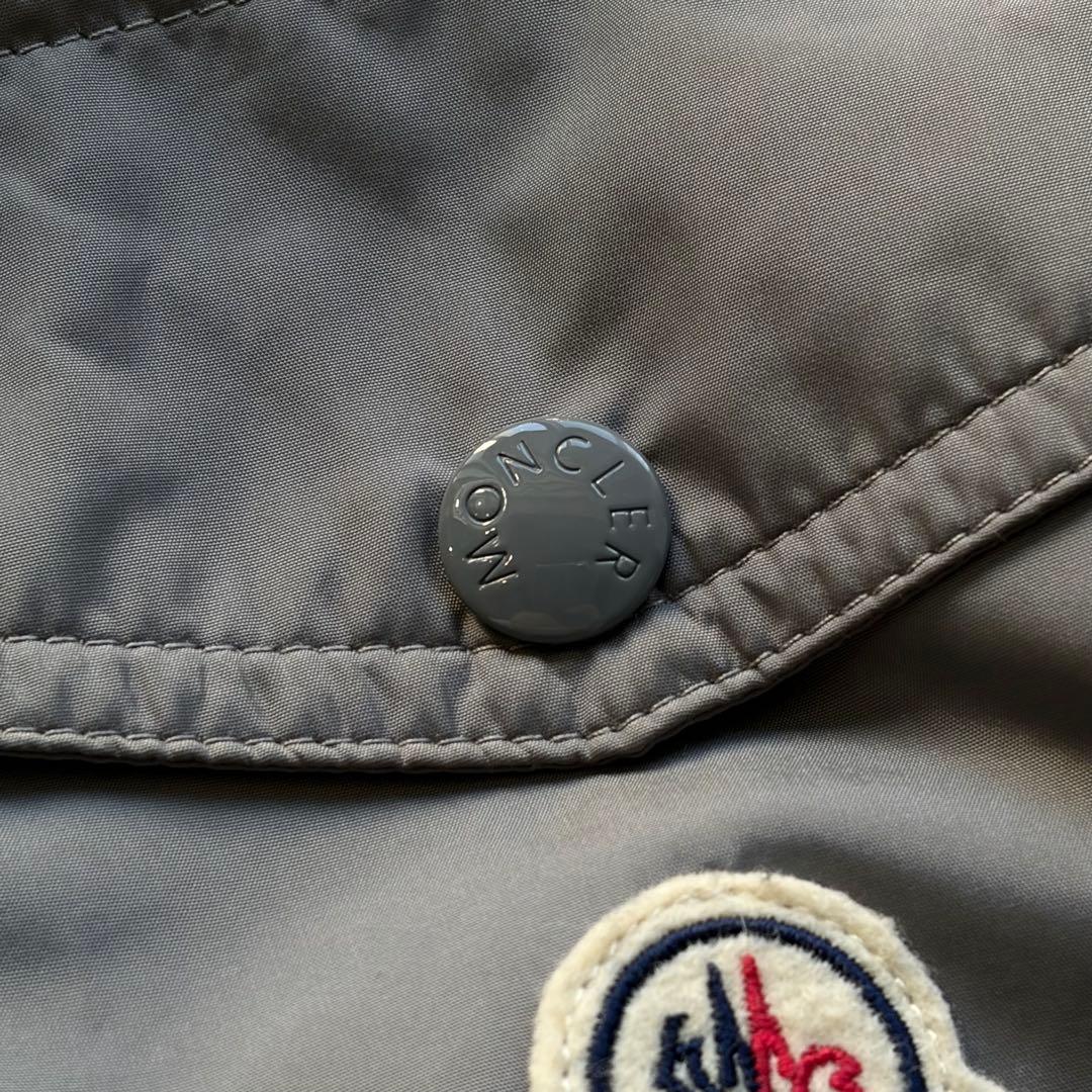 【美品】モンクレール ナイロンジャケット ロゴワッペン トリコロール グレー M