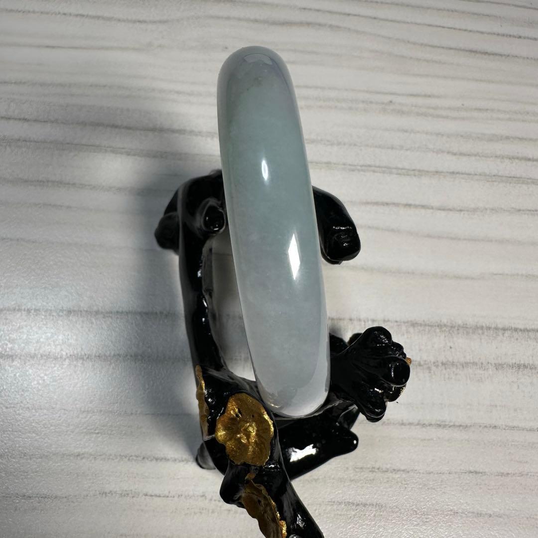 天然翡翠バングル（糯氷種・淡色系・内径56.6mm）