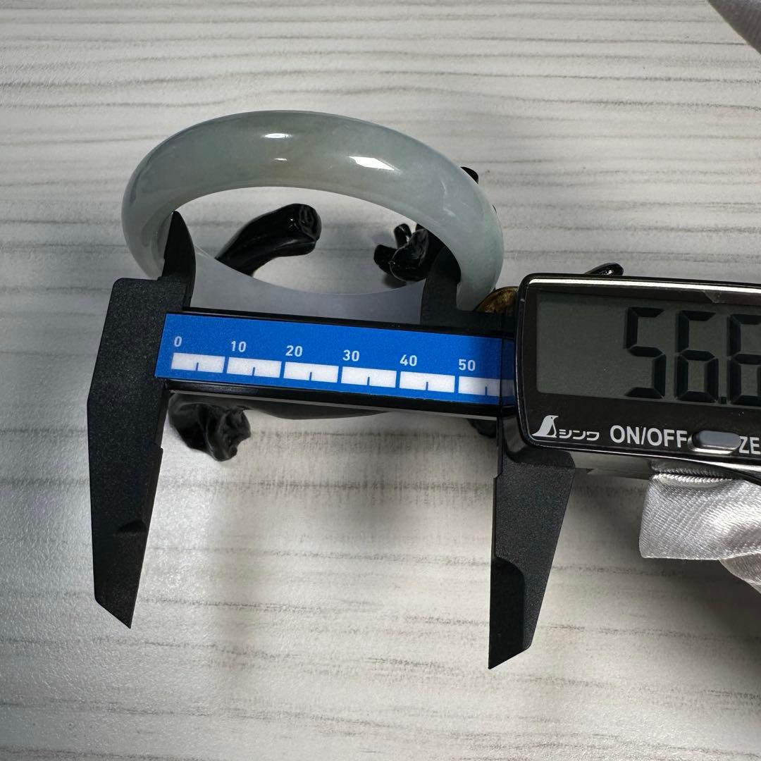 天然翡翠バングル（糯氷種・淡色系・内径56.6mm）