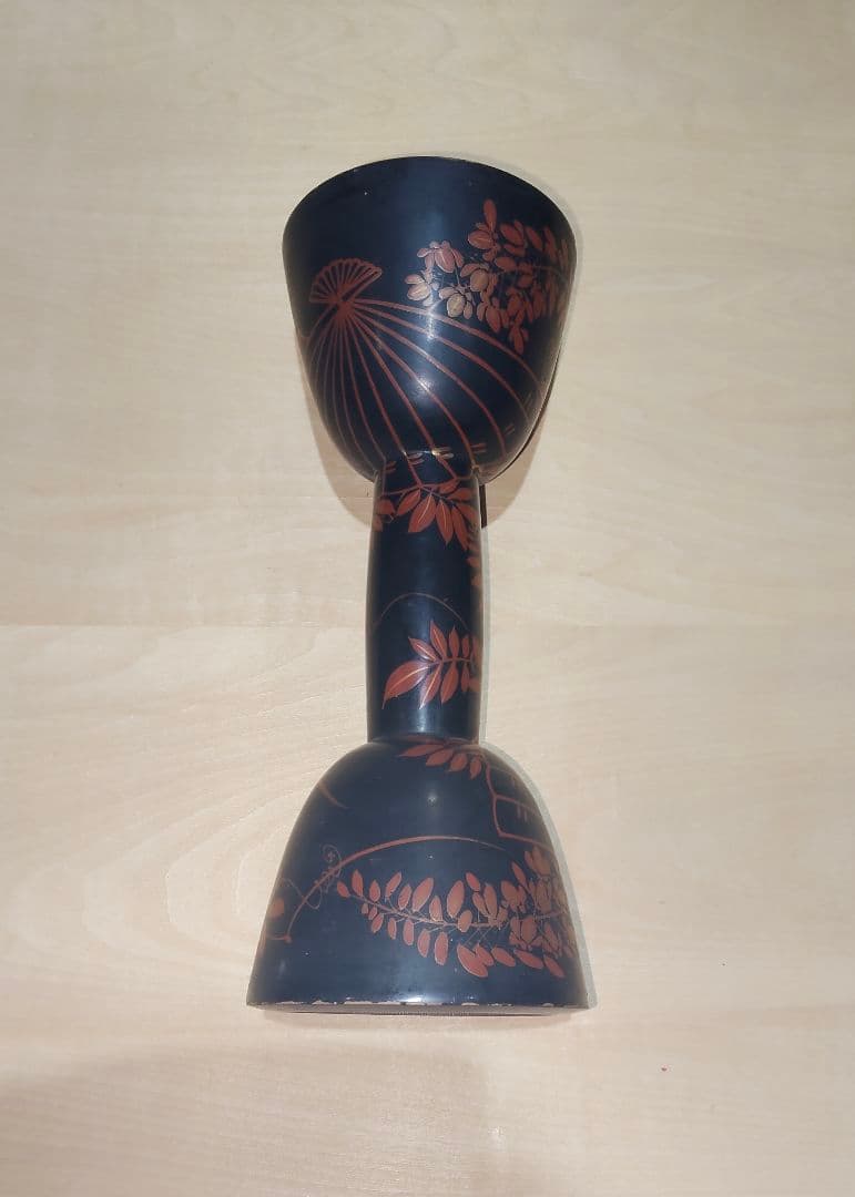 市岡 小鼓の胴 朱で扇子と萩の図柄 鉋目あり