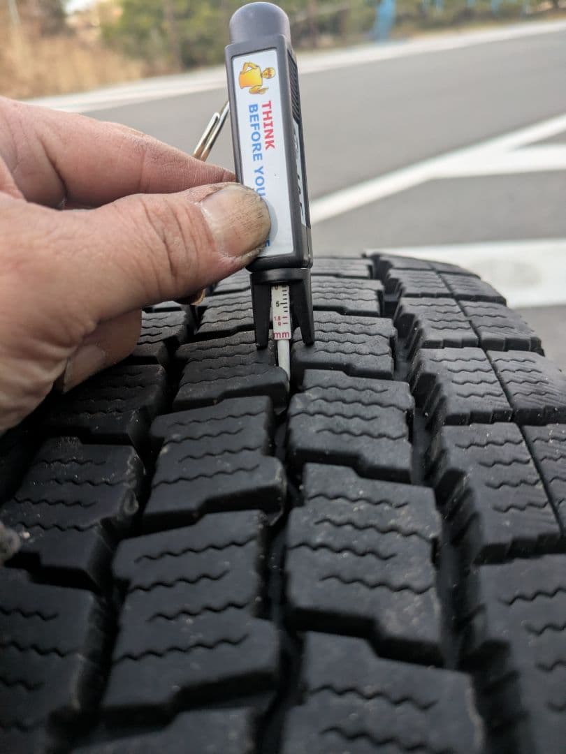 正月特価!!ハイエース使用 DOS 15インチホイールスタッドレスタイヤ①