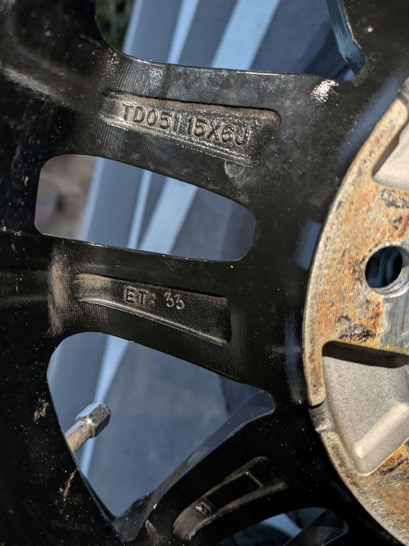 正月特価!!ハイエース使用 DOS 15インチホイールスタッドレスタイヤ①