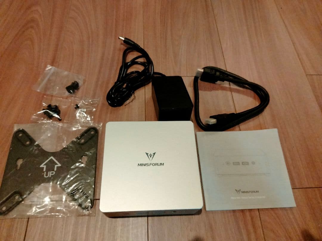 ミニPC Minisforum UN100