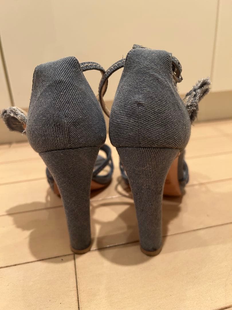 楽一番　MIU MIU デニムブルー フラワー装飾 高ヒールサンダル