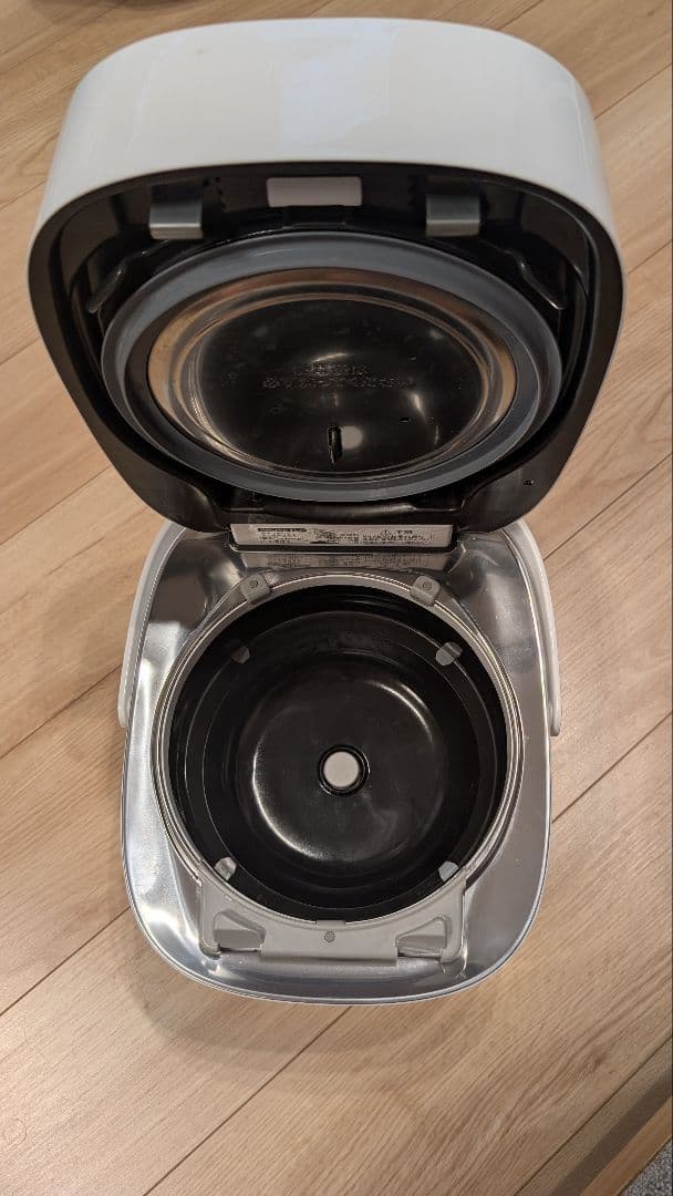 TOSHIBA RC-10VSV 炊飯器 5.5号炊き ホワイト