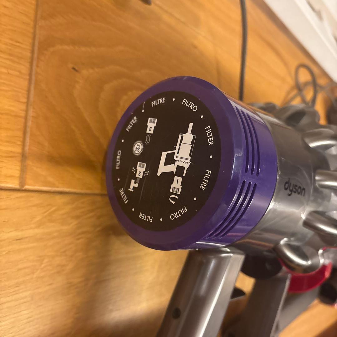 Dyson cyclone v10 fluffy 本体と付属品　スタンド付き