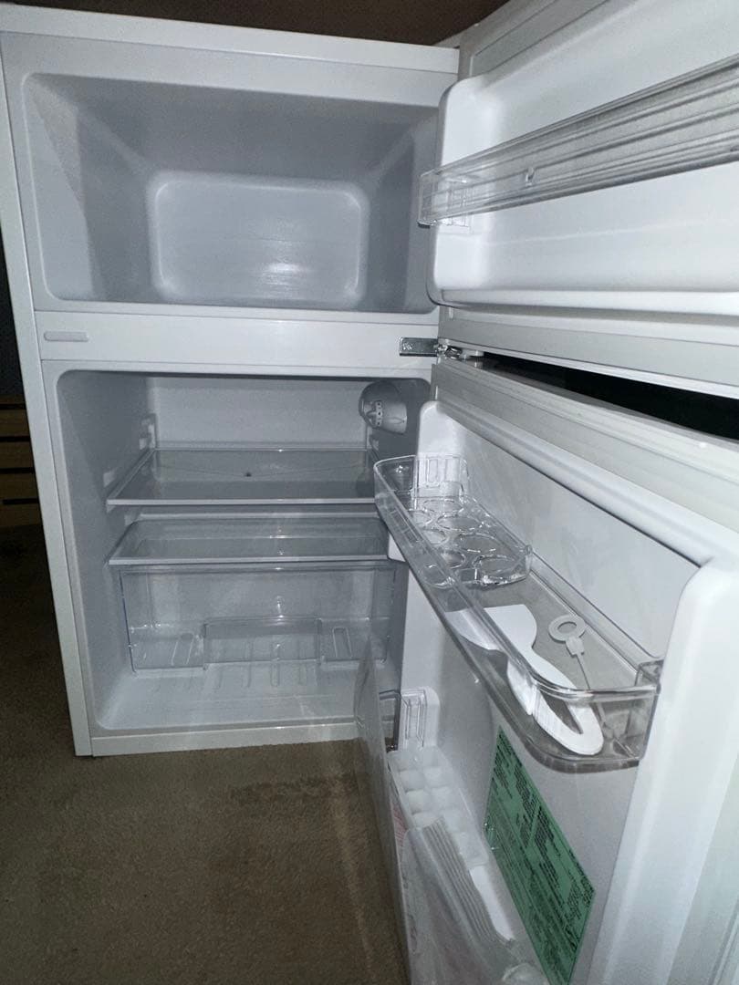 ホワイト冷蔵庫　上冷凍庫タイプ