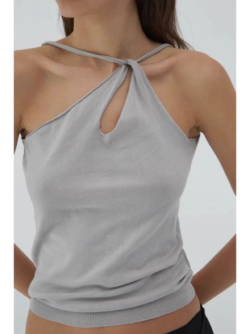 Paloma wool グレーのクロスストラップキャミソール