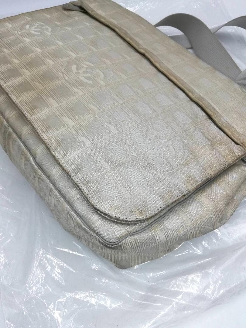 シャネル ニュートラベルライン ホワイト ナイロン ショルダーバッグ