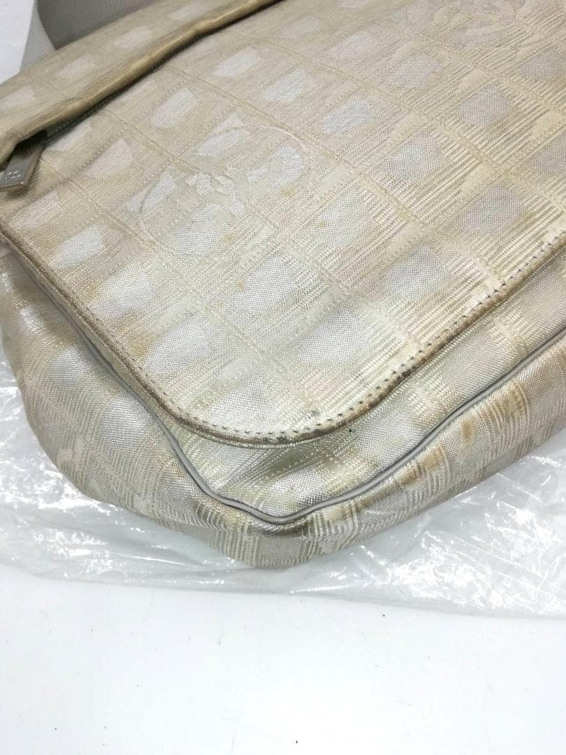 シャネル ニュートラベルライン ホワイト ナイロン ショルダーバッグ