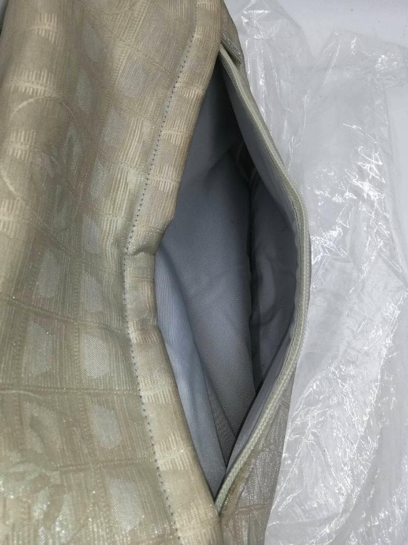 シャネル ニュートラベルライン ホワイト ナイロン ショルダーバッグ