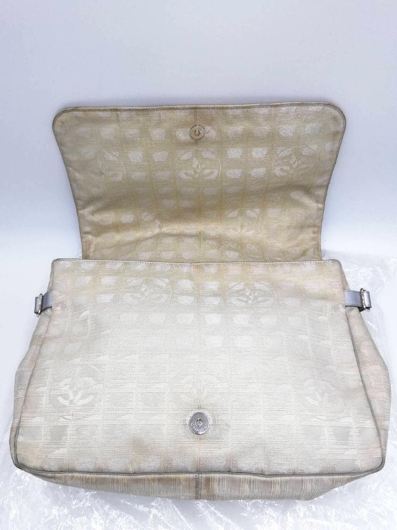 シャネル ニュートラベルライン ホワイト ナイロン ショルダーバッグ