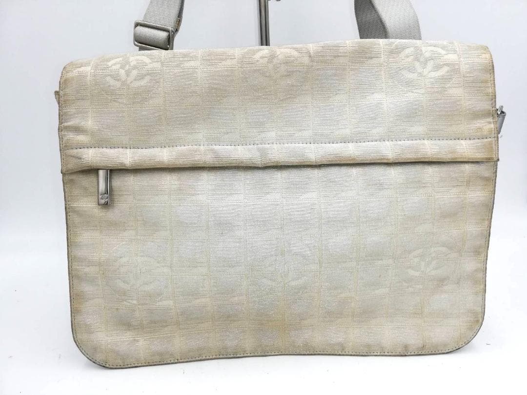 シャネル ニュートラベルライン ホワイト ナイロン ショルダーバッグ