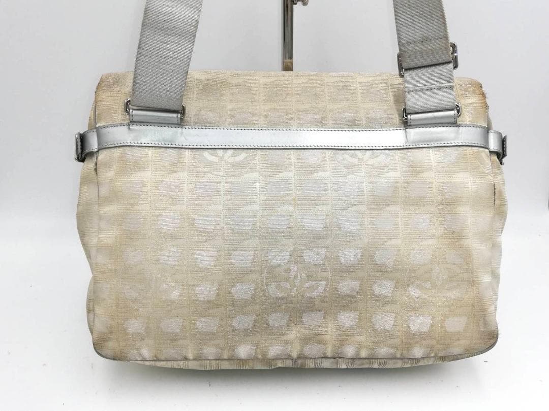 シャネル ニュートラベルライン ホワイト ナイロン ショルダーバッグ