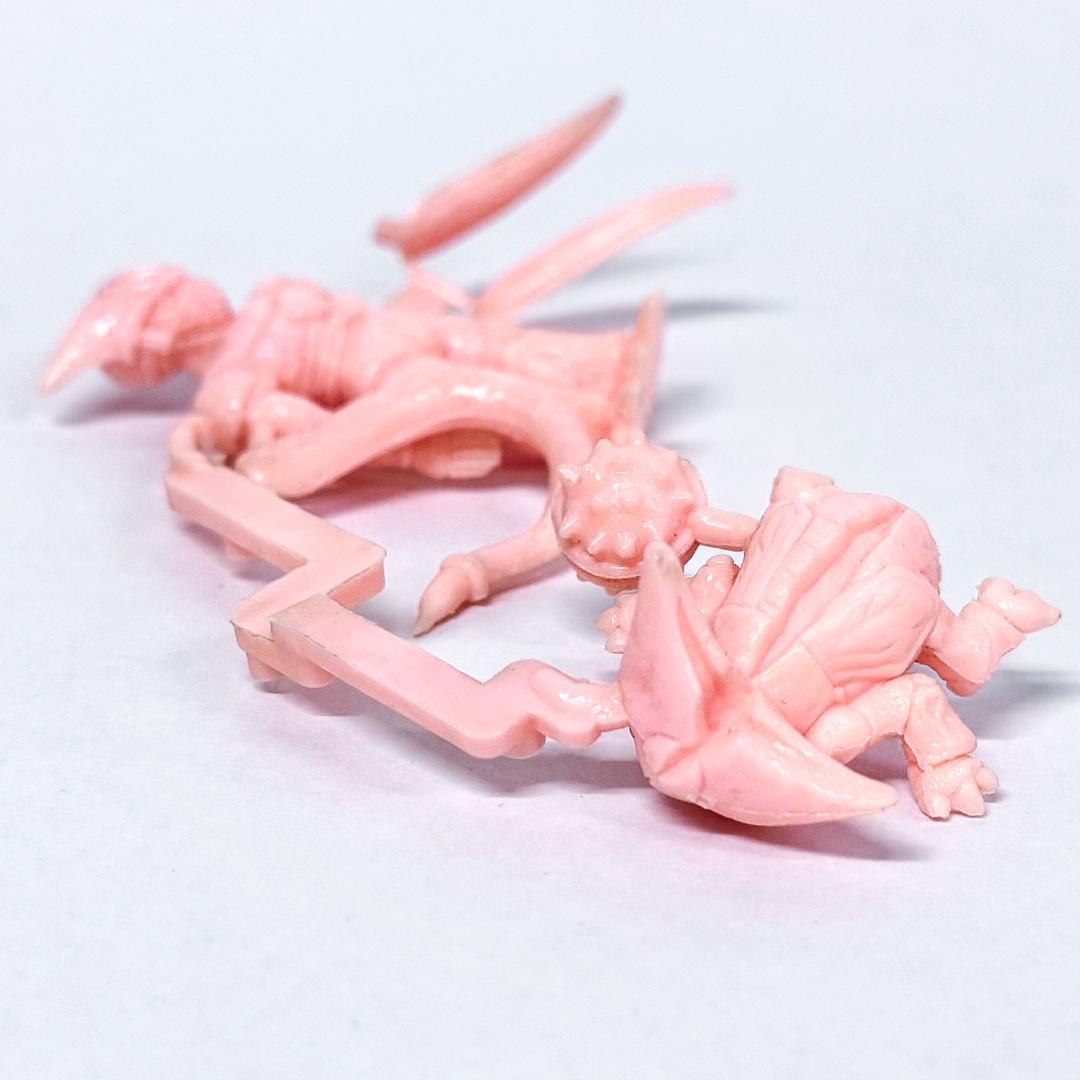 ドラゴンボールZ　消しゴム　パート16　セル　抜け殻（ペールオレンジ）　未切り