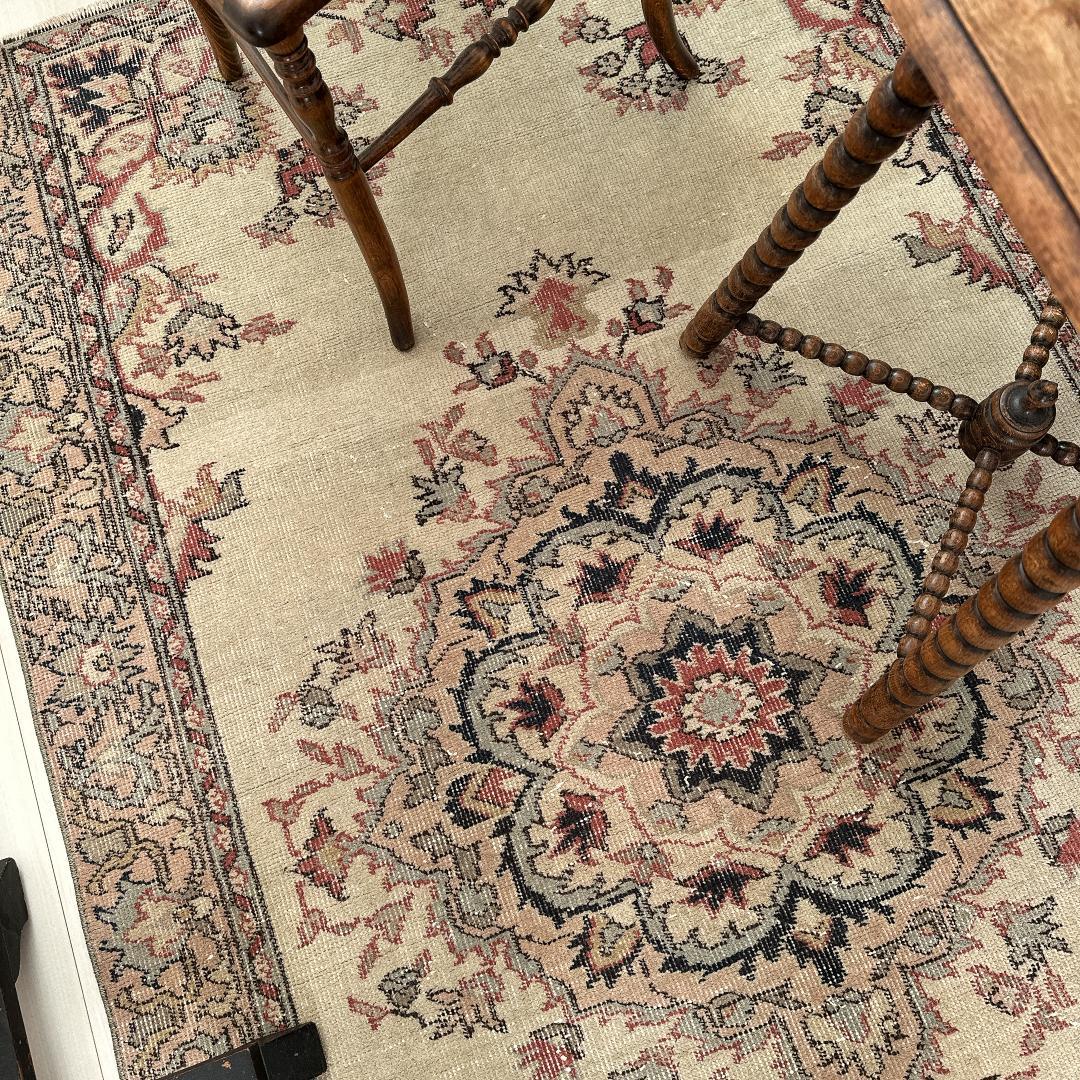 トルコ ヴィンテージラグ A104 レア ベージュ ピンク ブルー メダリオン