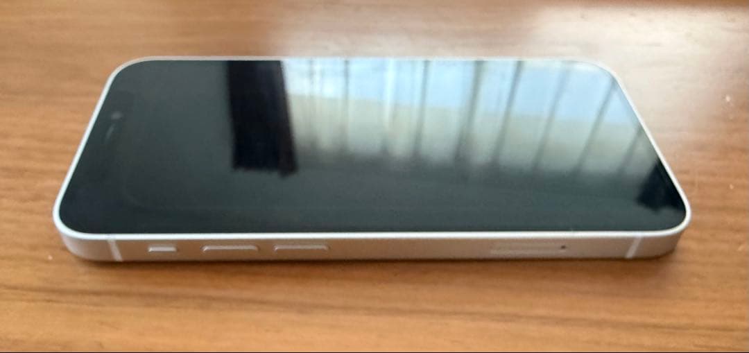 Apple iPhone 12mini ホワイト本体　SIMフリーです。