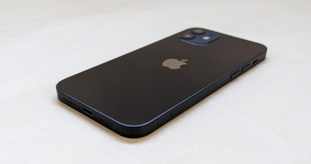 iPhone 12 64GB 【新品 ドコモ純正ハードケース付き】 SIMフリー