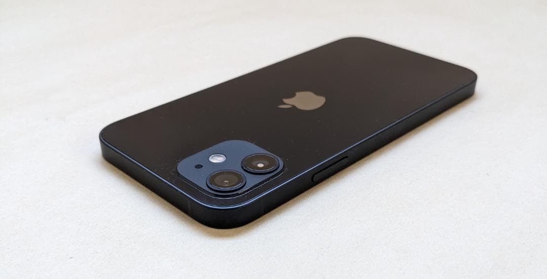 iPhone 12 64GB 【新品 ドコモ純正ハードケース付き】 SIMフリー