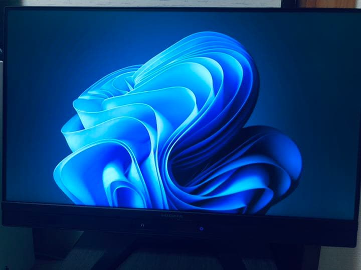 24インチフルHDスクリーン