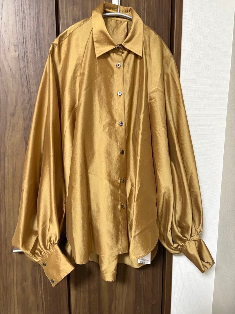 カ*コ様 アドーア　ボリュームスリーブ　サテンブラウス　38ゴールド系