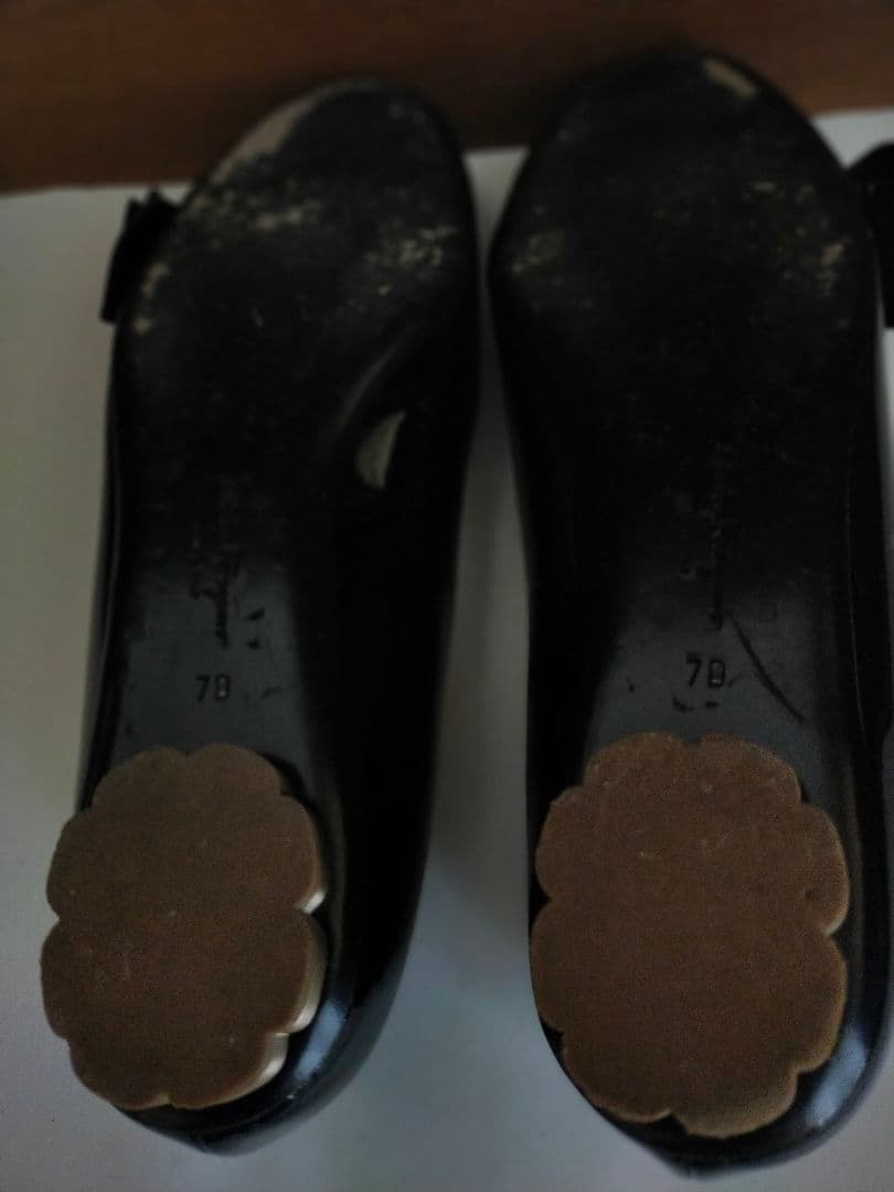 フェラガモパンプス