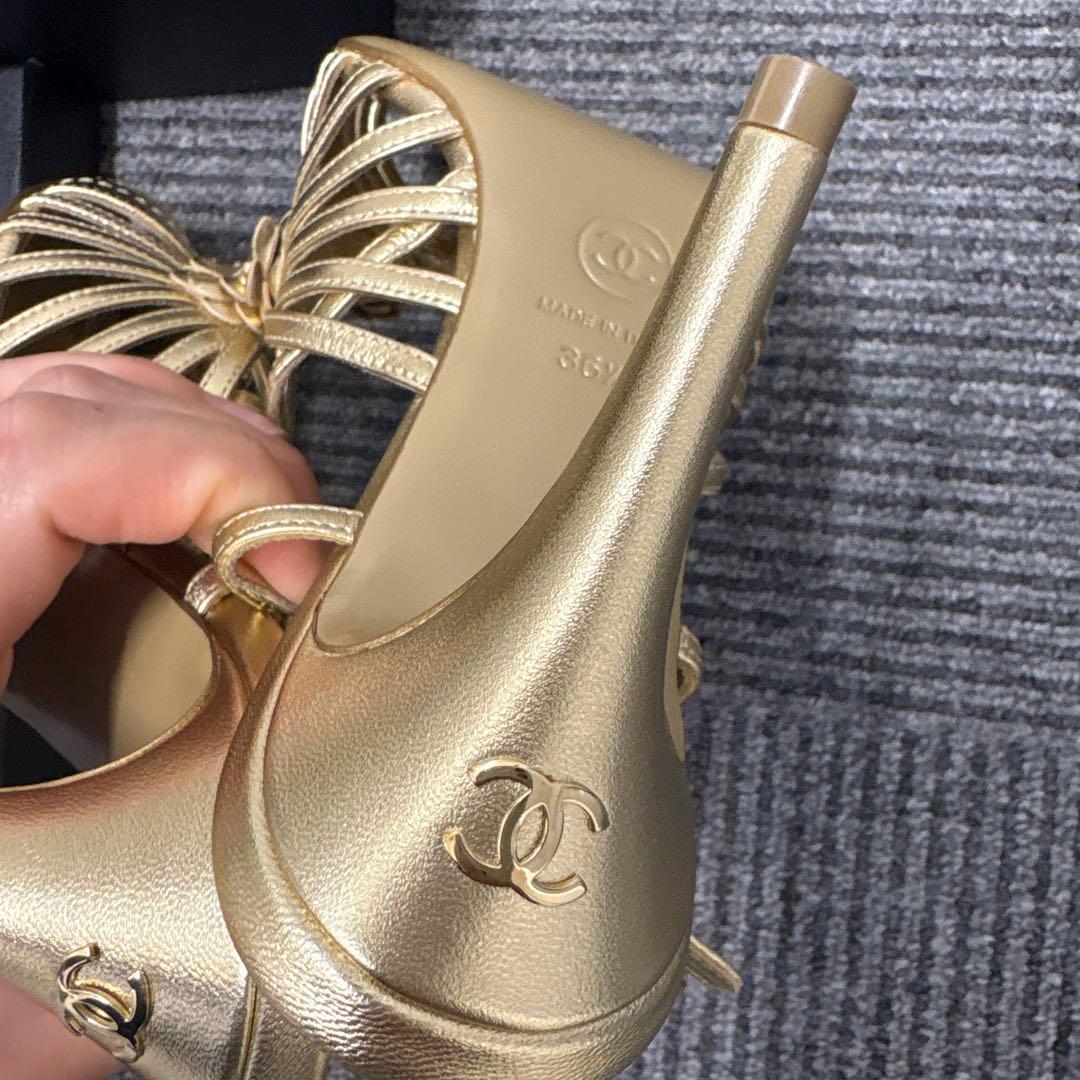 CHANEL ゴールド フラワーサンダル