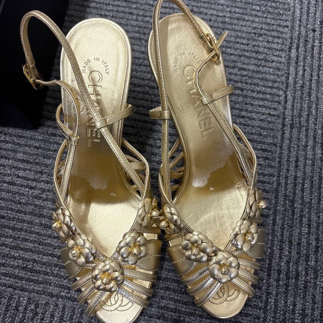 CHANEL ゴールド フラワーサンダル