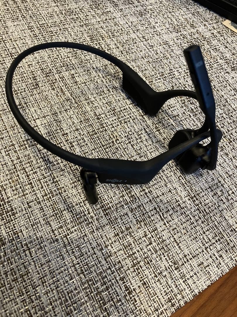 SHOKZ 骨伝導イヤホンビジネス　 本体と充電コネクト付き