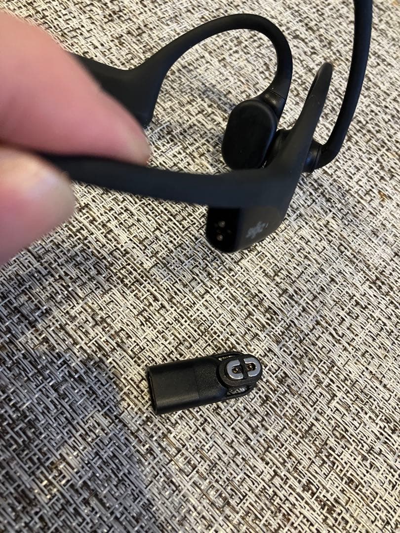 SHOKZ 骨伝導イヤホンビジネス　 本体と充電コネクト付き