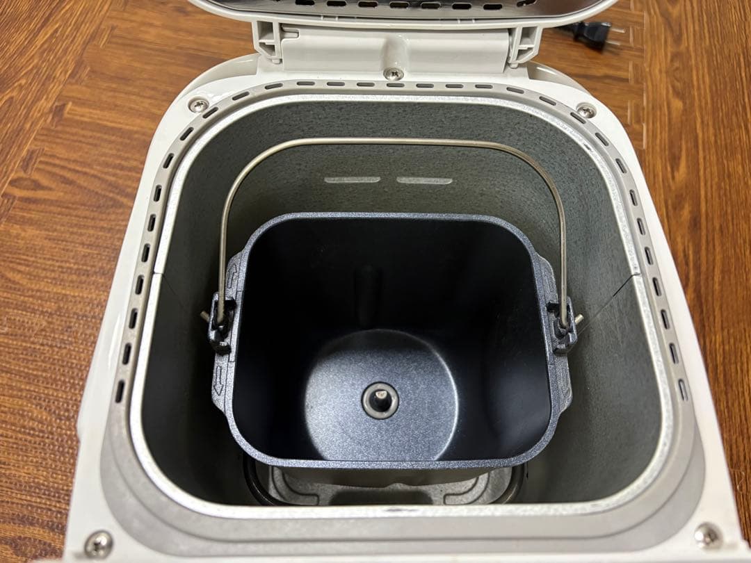 パナソニック ホームベーカリー SD-MT4-W 1斤タイプ　イースト17袋つき