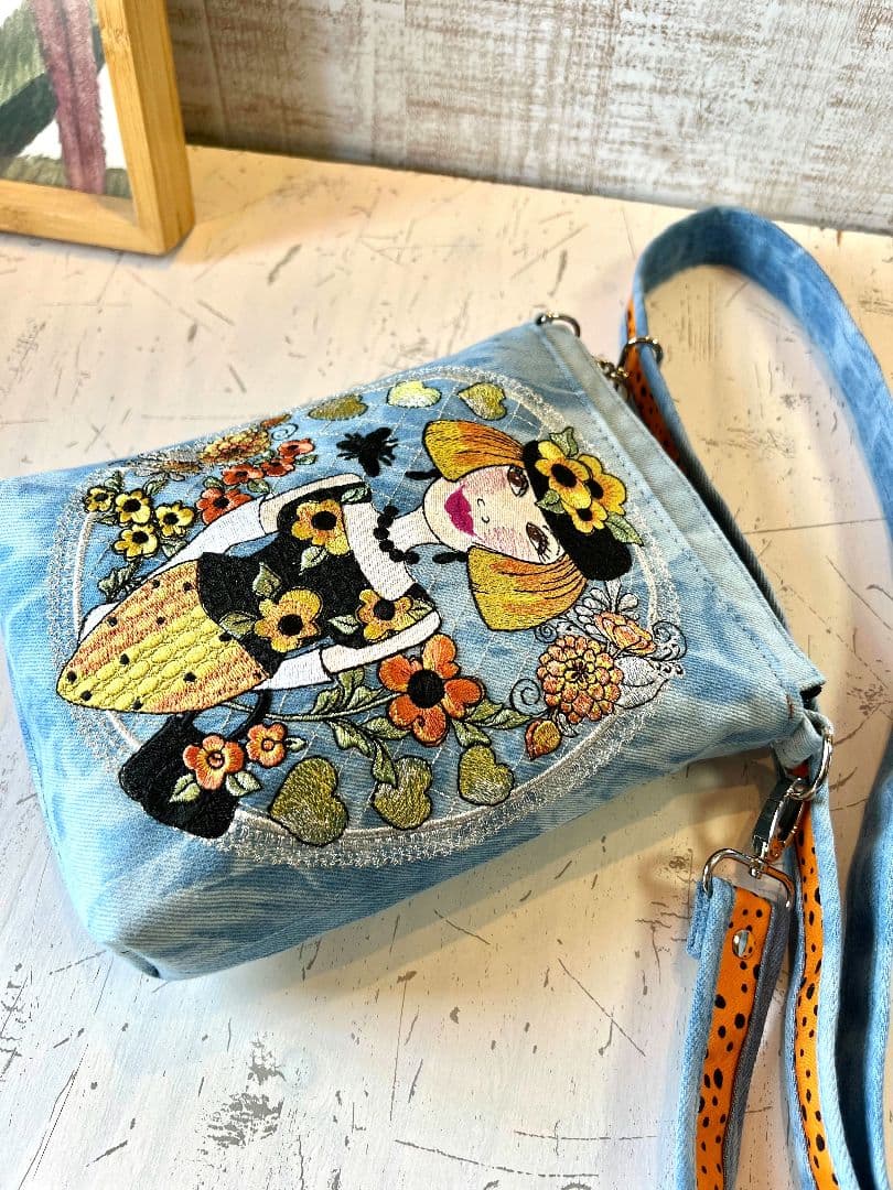 ロラライハリス♡SSライトブルーWデニム♡刺繍のサコッシュ♡ポシェット♡