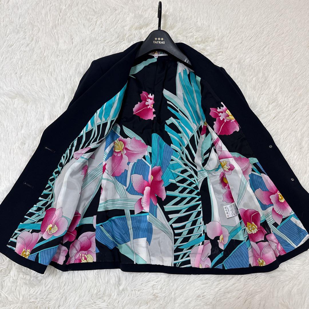 レオナール　テーラードジャケット　裏地総柄　花柄　大きいサイズ42 トリム　紺色